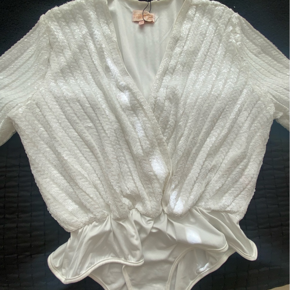 White top with sequins ELOQUI
